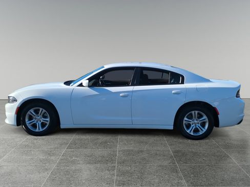 Used 2022 Dodge Charger SXT image 2