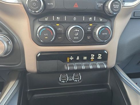 Used 2022 RAM 1500 Laramie AWD/4WD image 18