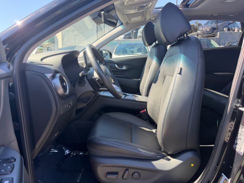 Used 2023 Hyundai Kona Limited FWD image 11