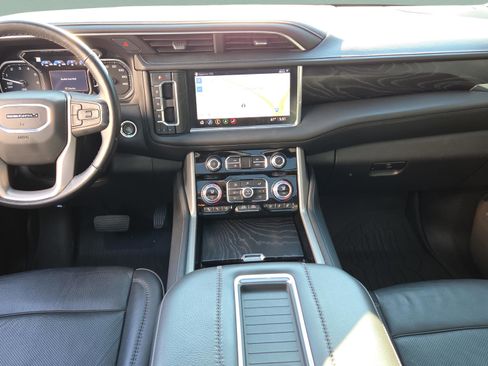 Used 2021 GMC Yukon Denali w/ Denali Premium Package image 32