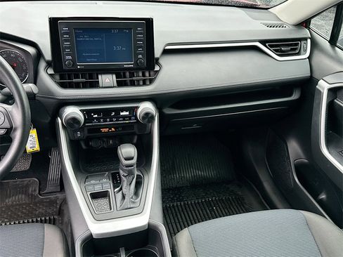 Used 2022 Toyota RAV4 LE image 20