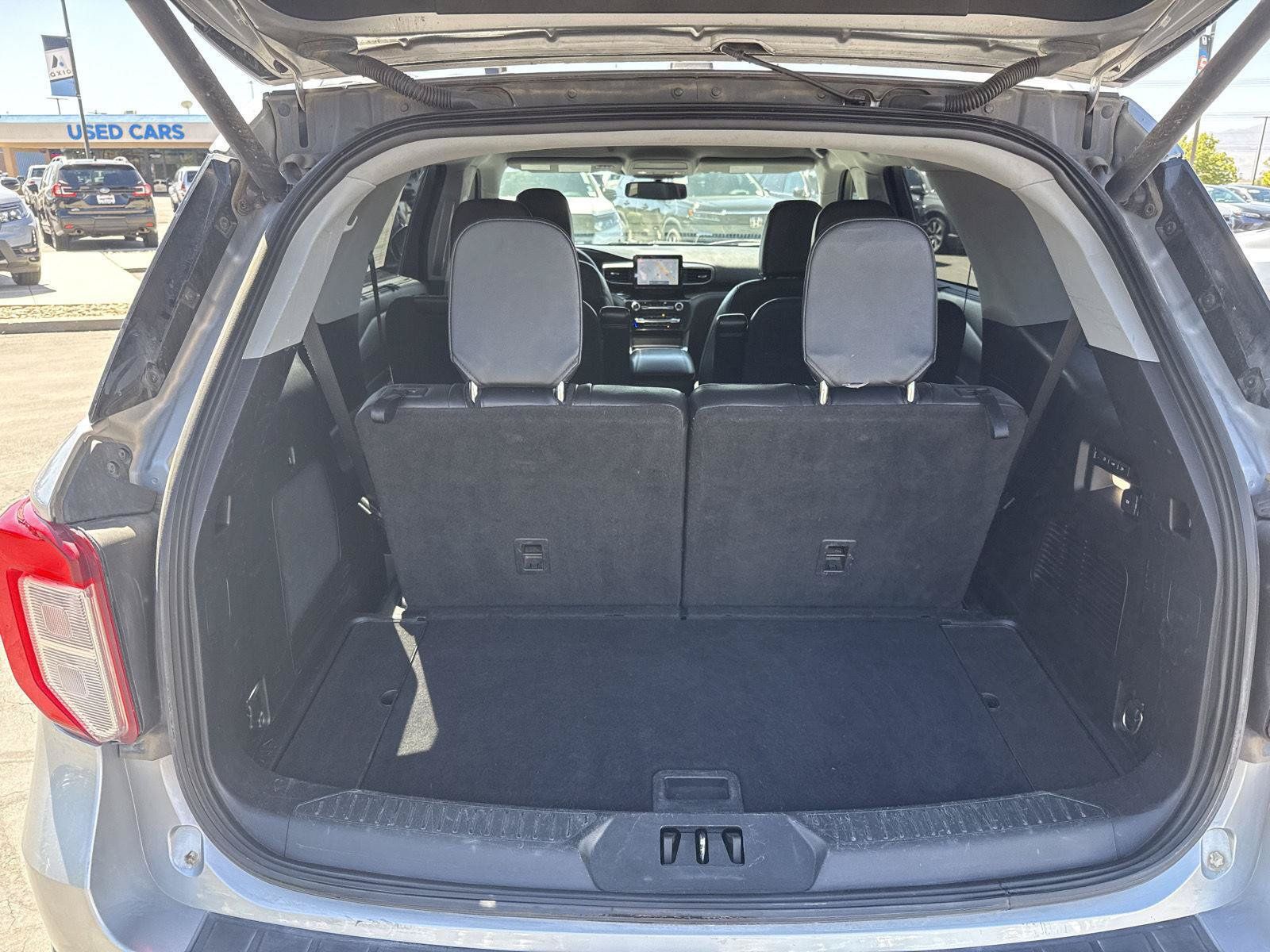 Used 2021 Ford Explorer Limited w/ Equipment Group 301A AWD/4WD image 8