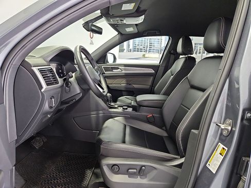 Certified 2022 Volkswagen Atlas Cross Sport SE w/ Black Wheel Package AWD/4WD image 16