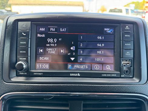 Used 2019 Dodge Grand Caravan SE FWD image 18