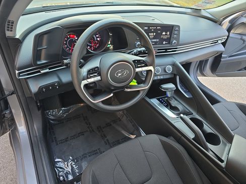 Used 2023 Hyundai Elantra SE image 15