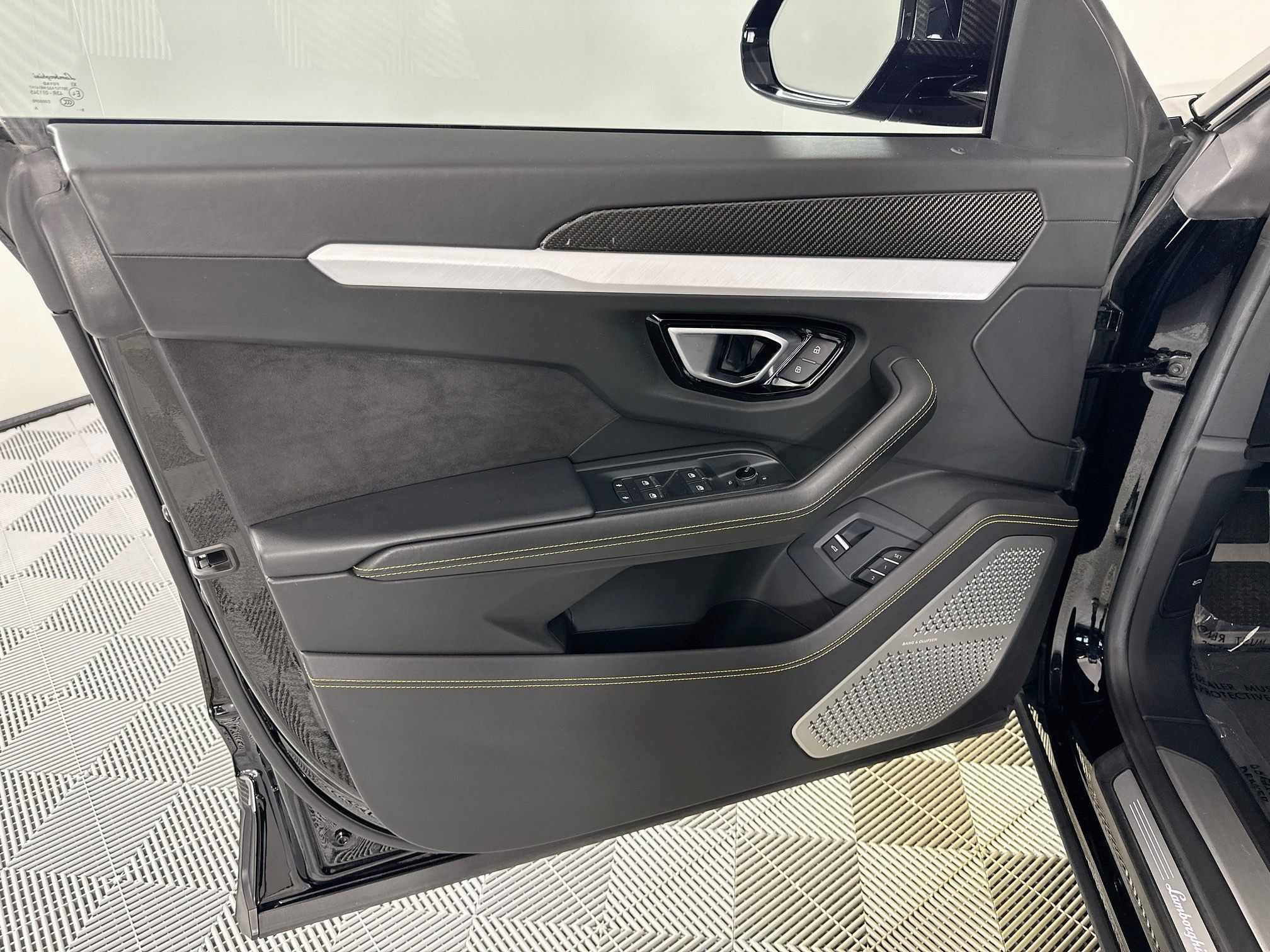Used 2019 Lamborghini Urus AWD/4WD image 15