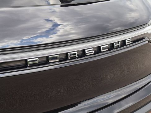 Certified 2024 Porsche Macan w/ Premium Plus Package AWD/4WD image 6
