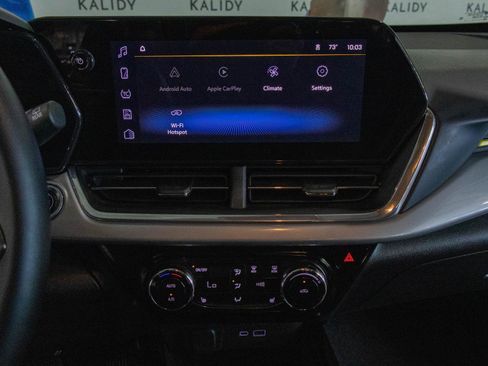 Used 2024 Chevrolet Trax LT w/ Driver Confidence Package FWD image 4