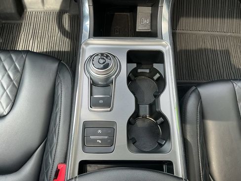 Used 2024 Ford Edge Titanium AWD/4WD image 16