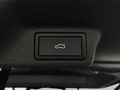 New 2025 Volkswagen ID. Buzz 1st Edition image 16