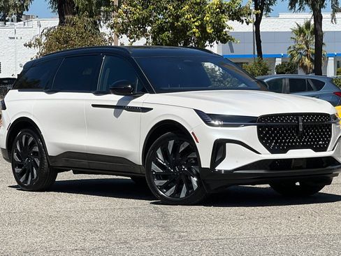 New 2026 Lincoln Nautilus Reserve w/ Jet Appearance Package AWD/4WD image 2