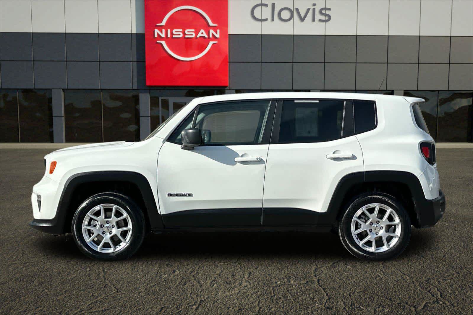 Used 2023 Jeep Renegade Latitude AWD/4WD image 5