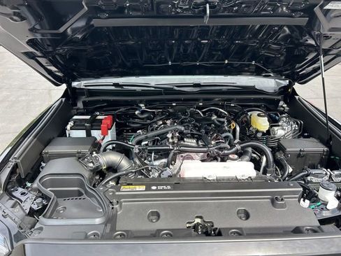 New 2026 Toyota 4Runner SR5 AWD/4WD image 12