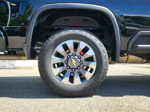Used 2024 Chevrolet Silverado 2500 Custom w/ Custom Value Package AWD/4WD image 9