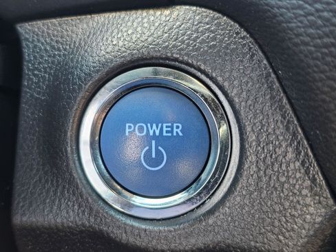 Used 2022 Toyota RAV4 SE w/ Convenience Package image 26