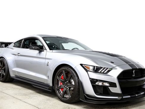 Used 2021 Ford Mustang Shelby GT500 w/ Carbon Fiber Track Pack RWD image 37