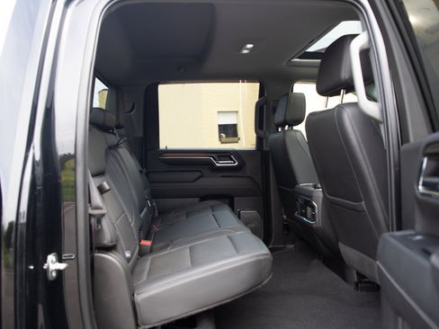 Used 2024 GMC Sierra 3500 Denali w/ Denali Reserve Package AWD/4WD image 12