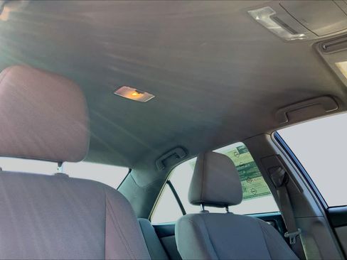 Used 2017 Toyota Camry LE FWD image 13