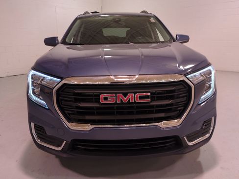 Used 2024 GMC Terrain SLE w/ Driver Convenience Package FWD image 8