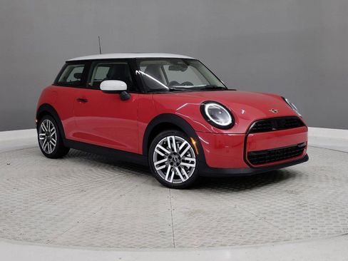 Used 2025 MINI Cooper 2-Door Hardtop image 24