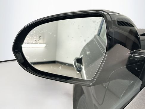 Used 2020 Kia Niro EX image 16