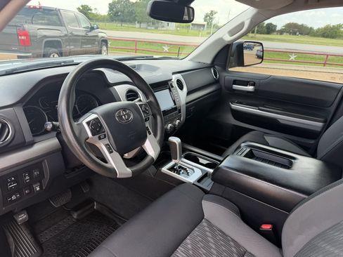 Used 2019 Toyota Tundra SR5 w/ SR5 Upgrade Package AWD/4WD image 17