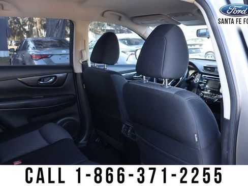 Used 2017 Nissan Rogue SV image 18