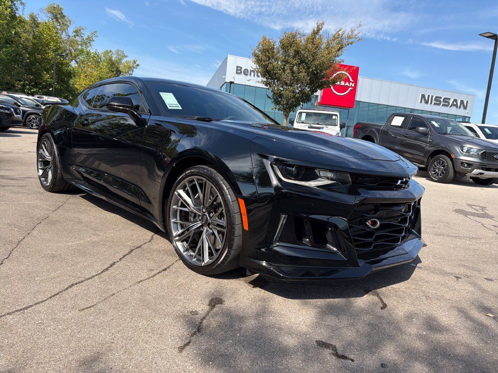 Used 2022 Chevrolet Camaro ZL1 RWD image 3