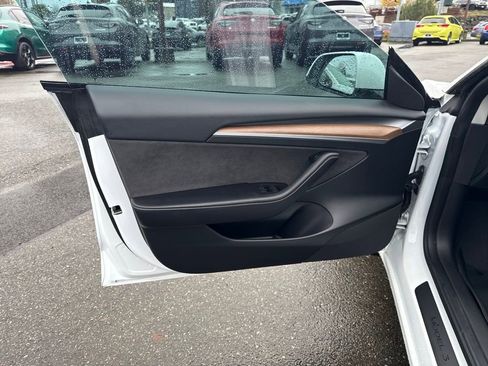 Used 2023 Tesla Model 3 Standard Range image 16