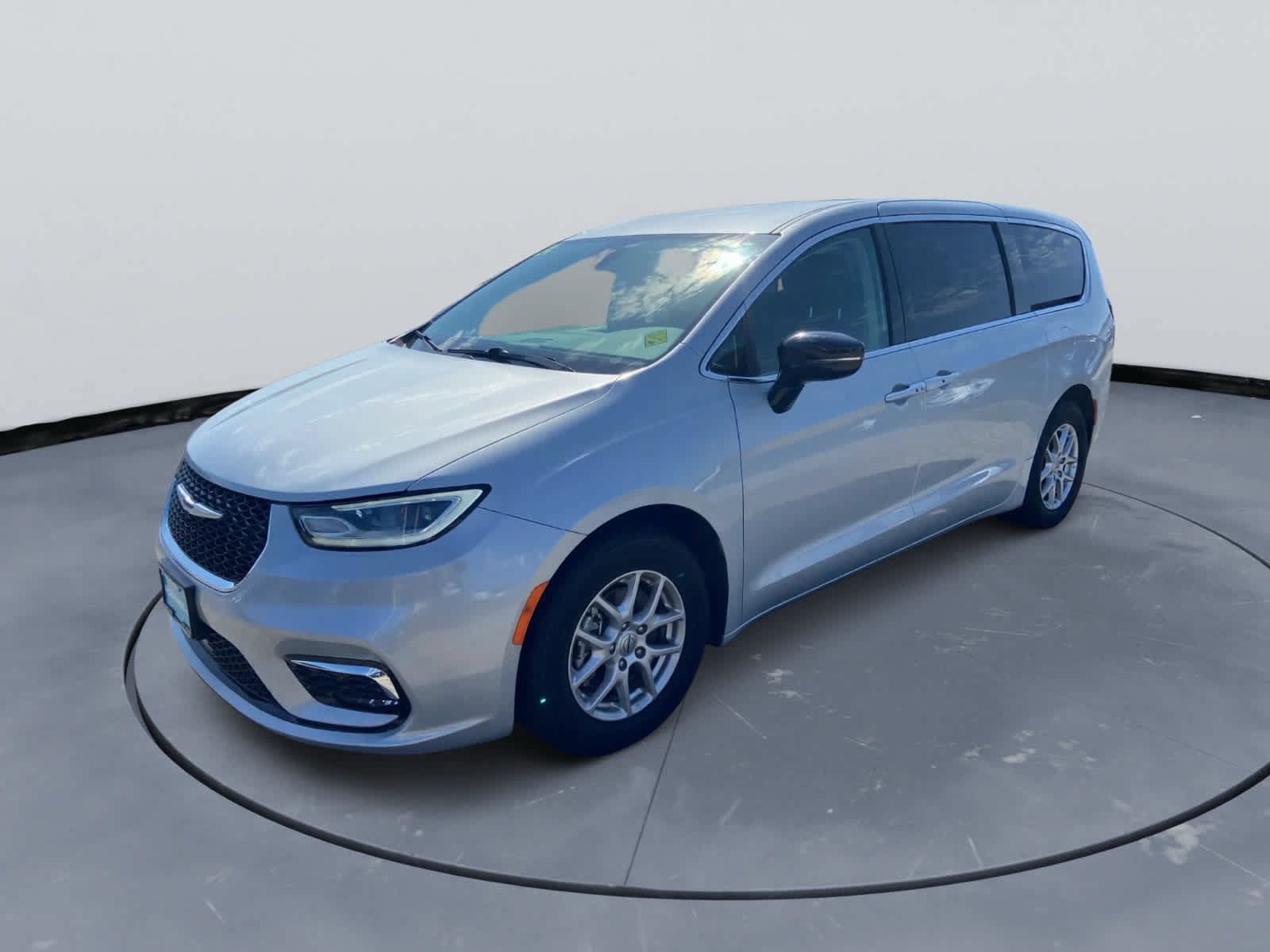 Used 2024 Chrysler Pacifica Touring-L FWD image 10