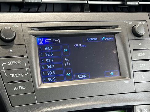 Used 2015 Toyota Prius Two image 19