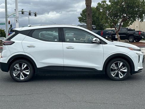 Used 2022 Chevrolet Bolt EUV LT w/ Convenience Package image 4