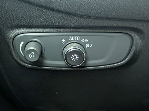 Used 2020 Chevrolet Equinox LT FWD image 13