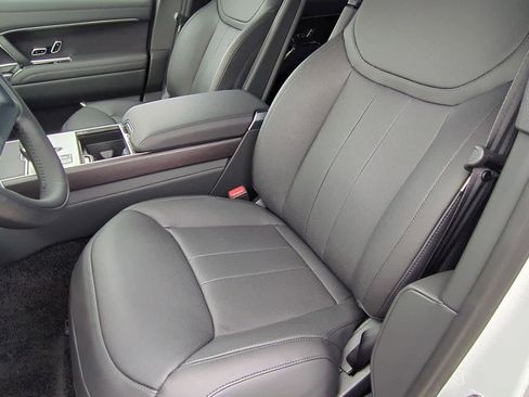 New 2025 Land Rover Range Rover Long Wheelbase SE image 15