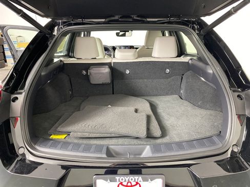 Used 2022 Lexus UX 250h w/ Premium Package image 32