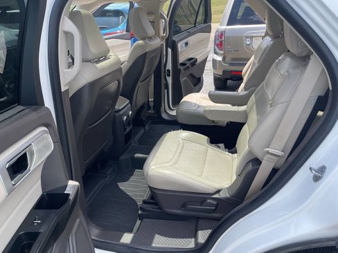 Used 2020 Ford Explorer Platinum w/ Premium Technology Package image 10