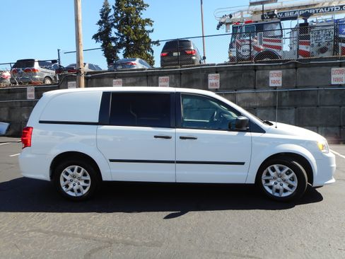 Used 2014 RAM C/V Tradesman FWD image 6