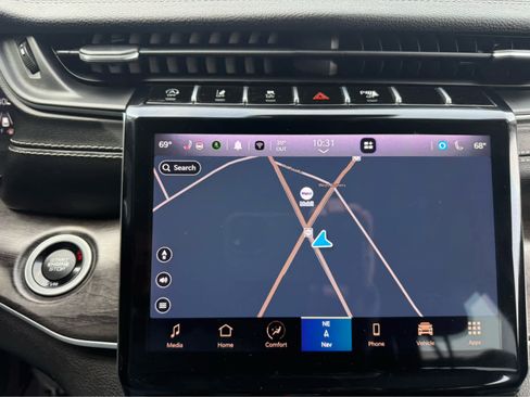 Used 2022 Jeep Grand Cherokee Limited w/ Luxury Tech Group II image 22