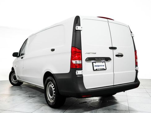 Used 2023 Mercedes-Benz Metris image 4