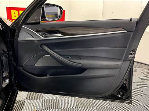 Used 2023 BMW 530e xDrive image 21