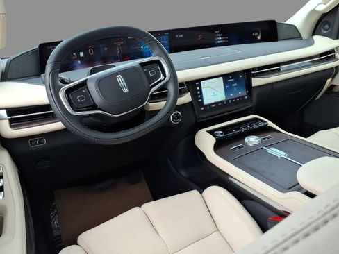 New 2027 Lincoln Navigator Reserve w/ Jet Appearance Package AWD/4WD image 6