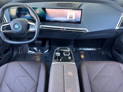 Used 2024 BMW iX xDrive50 w/ Sport Package AWD/4WD image 15