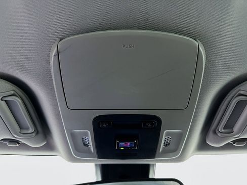 Used 2023 Toyota Camry SE image 19