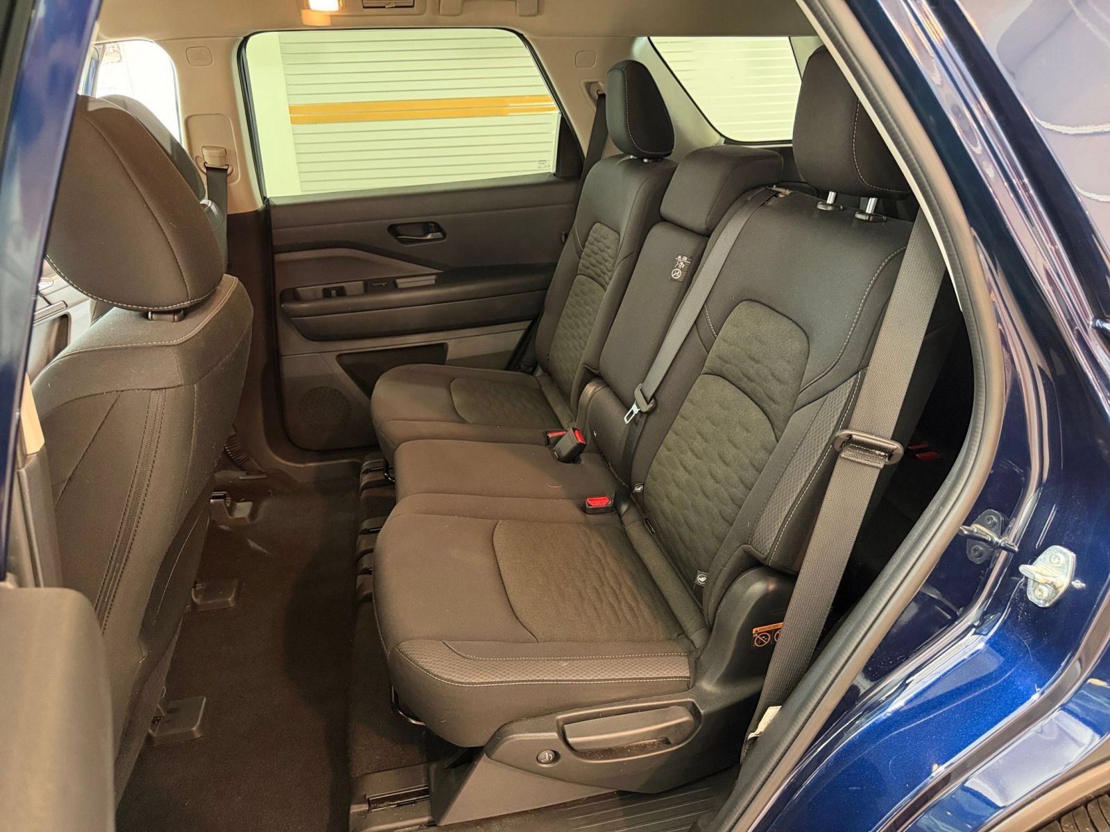 Used 2025 Nissan Pathfinder SV FWD image 40