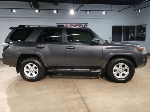 Used 2023 Toyota 4Runner SR5 Premium w/ Moonroof Package RWD image 8