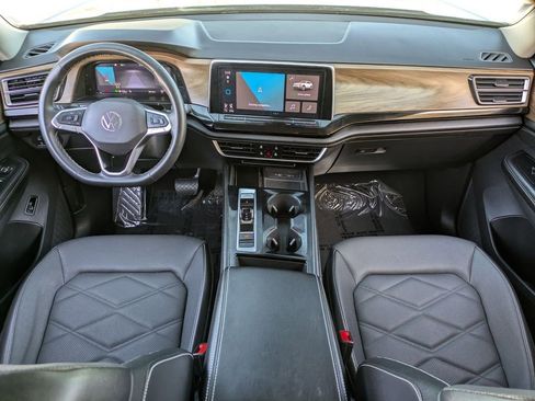 Used 2024 Volkswagen Atlas SE image 25