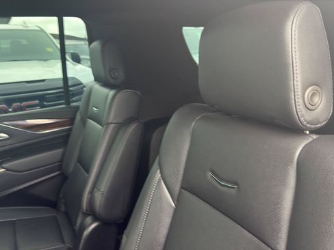 Used 2024 Cadillac Escalade ESV Luxury RWD image 31