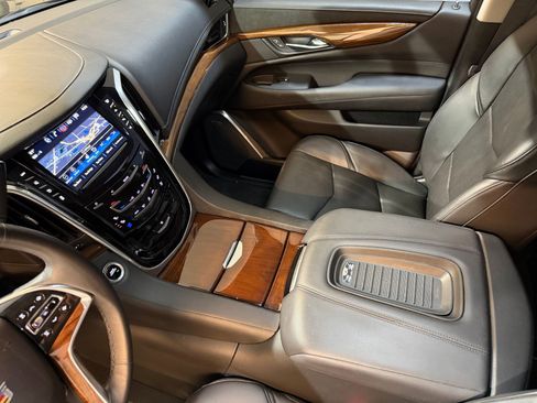 Used 2020 Cadillac Escalade ESV Premium Luxury AWD/4WD image 33