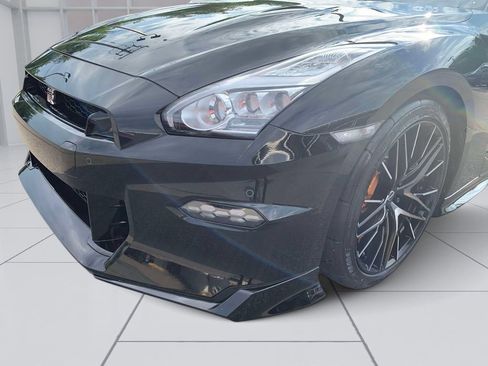 Used 2024 Nissan GT-R Premium w/ Floor Mat Package AWD/4WD image 10