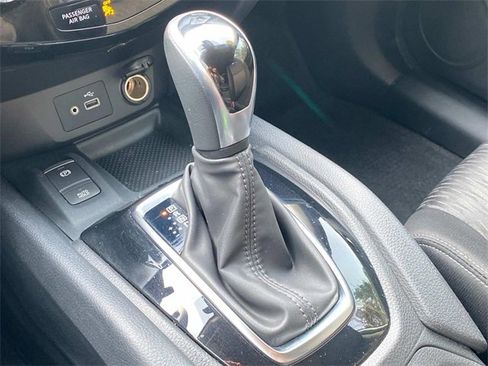 Used 2019 Nissan Rogue SV w/ Premium Package image 29